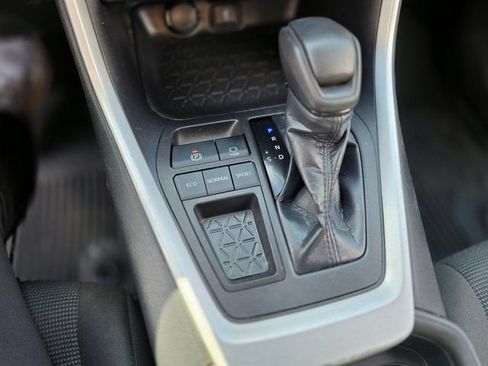 Used 2021 Toyota RAV4 LE image 30