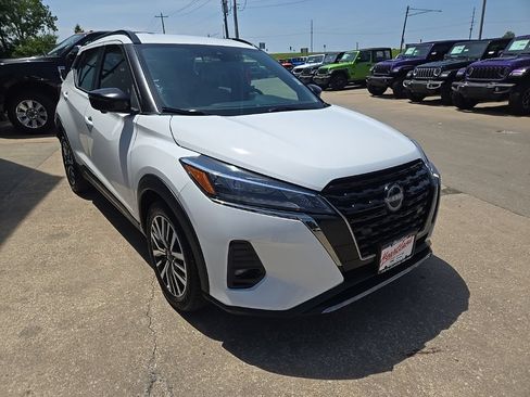 Used 2024 Nissan Kicks SR w/ SR Premium Package FWD image 17
