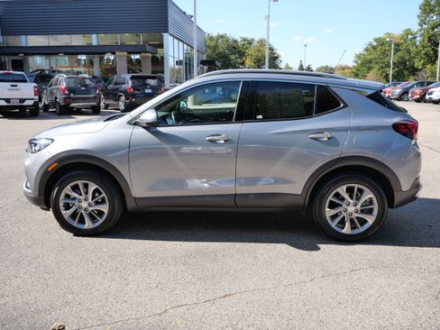 Used 2023 Buick Encore GX Essence w/ Experience Buick Package image 5