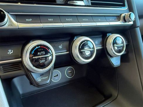 Used 2022 Genesis G70 3.3T image 20