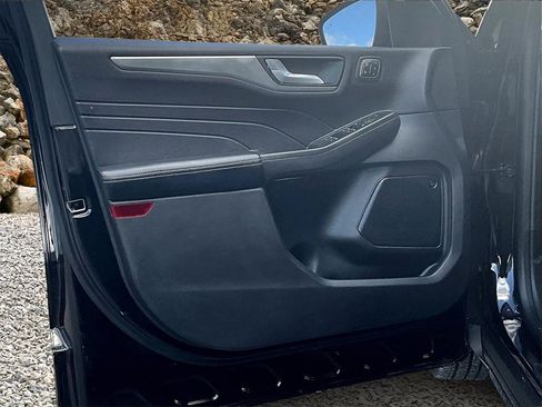 Used 2021 Ford Escape Titanium image 21