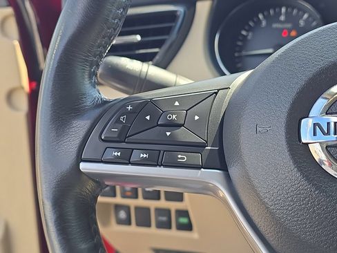Used 2017 Nissan Rogue SL FWD image 13