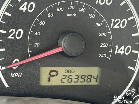 Used 2010 Toyota Corolla LE FWD image 13