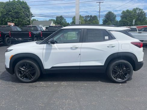 New 2026 Chevrolet TrailBlazer LT w/ Midnight Edition AWD/4WD image 2