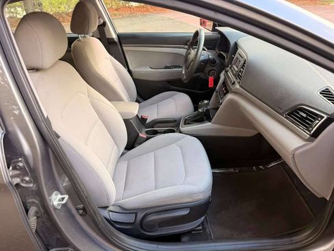 Used 2018 Hyundai Elantra SE FWD image 14
