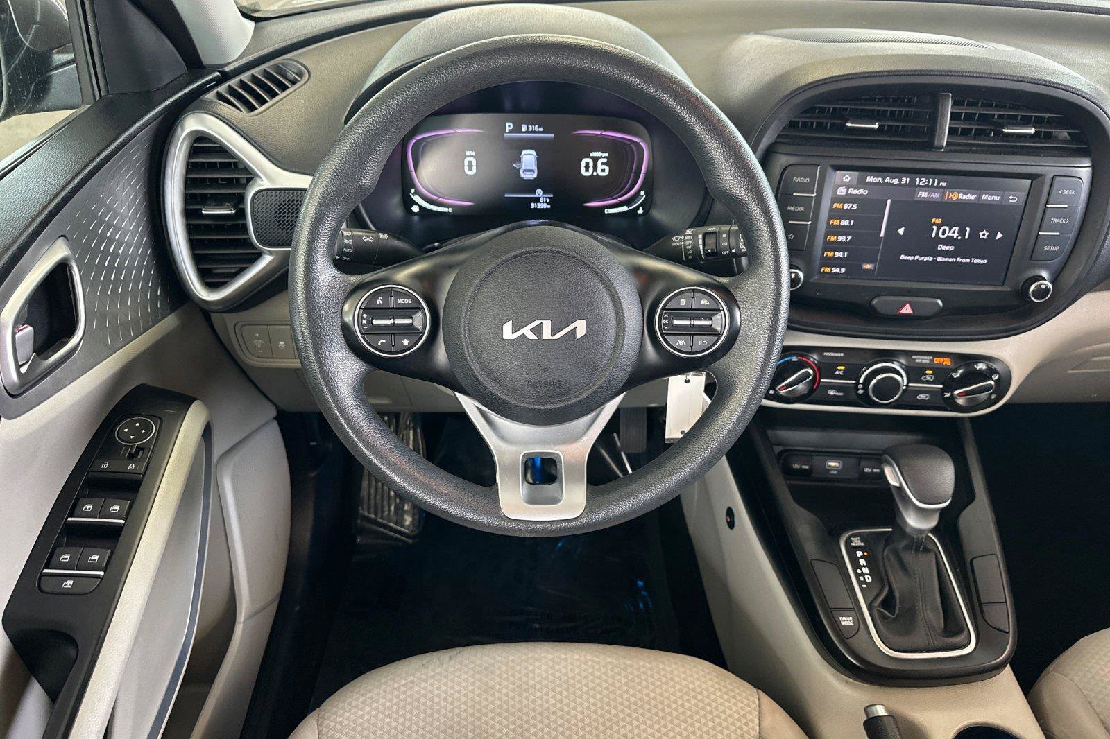 Used 2023 Kia Soul LX w/ LX Technology Package FWD image 13