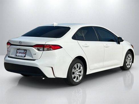 Used 2025 Toyota Corolla LE image 5