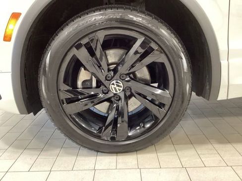 Used 2023 Volkswagen Tiguan SE R-Line AWD/4WD image 21
