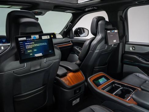 New 2026 Lincoln Navigator L Black Label AWD/4WD image 19