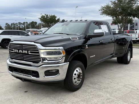 Used 2020 RAM 3500 Laramie image 9