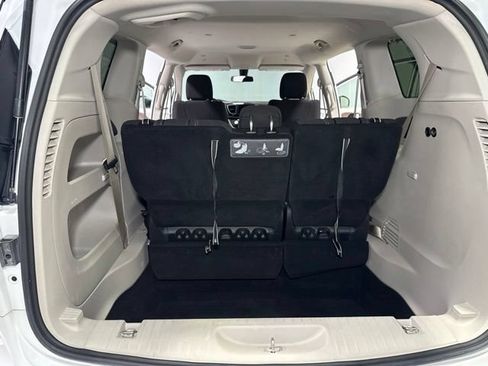 Used 2021 Chrysler Voyager L FWD image 28