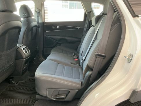 Used 2020 Kia Sorento LX w/ LX I4 Convenience Package FWD image 32