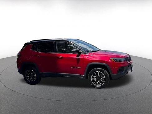 Used 2025 Jeep Compass Trailhawk AWD/4WD image 2