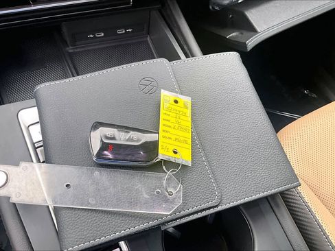 Used 2024 Volkswagen Atlas Cross Sport SE FWD image 15