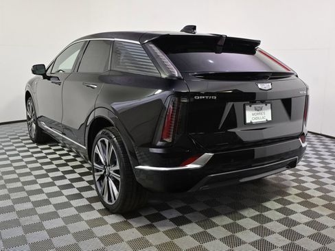 New 2026 Cadillac Optiq Luxury 2 image 4