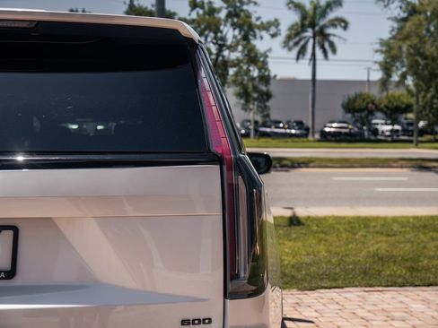 Used 2024 Cadillac Escalade ESV Sport Platinum w/ LPO, ONYX Package AWD/4WD image 12
