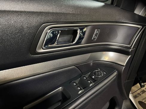 Used 2019 Ford Explorer XLT w/ Equipment Group 202A AWD/4WD image 14