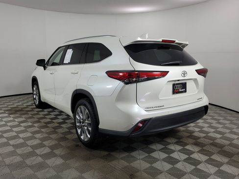 Used 2020 Toyota Highlander Limited image 8