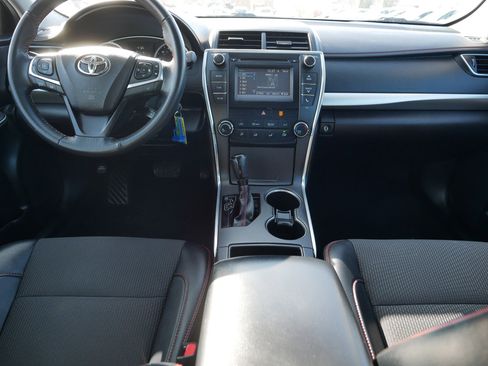 Used 2017 Toyota Camry SE image 10