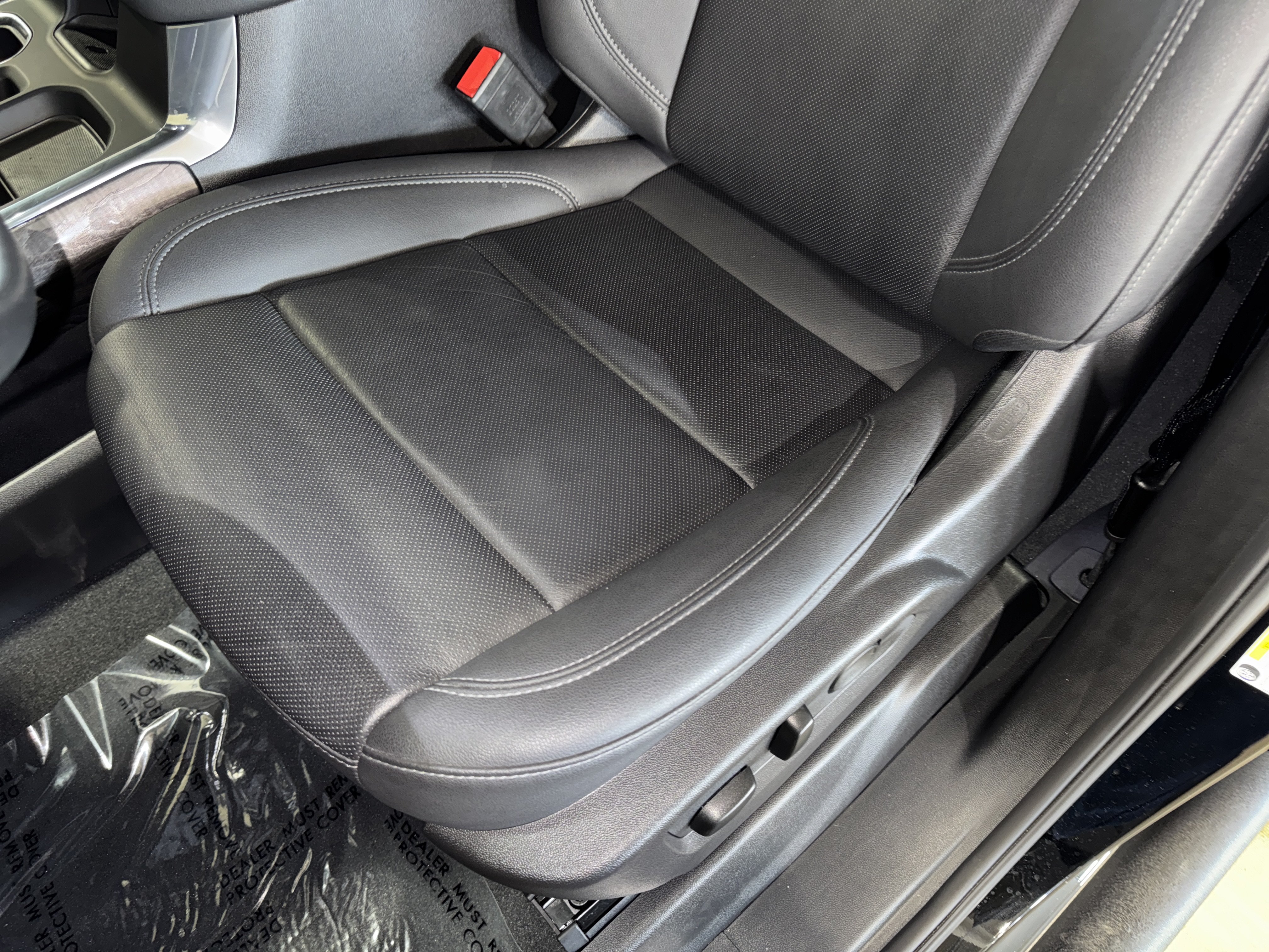 Used 2025 Chevrolet Silverado 1500 LTZ w/ LTZ Premium Package AWD/4WD image 35