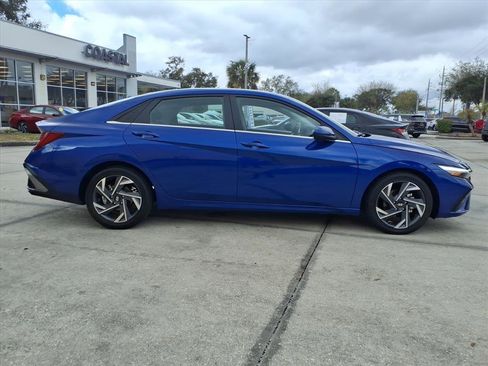 Used 2025 Hyundai Elantra SEL image 21