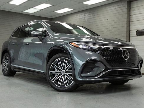 Used 2023 Mercedes-Benz EQS 580 4MATIC SUV w/ Exclusive Trim Package image 1