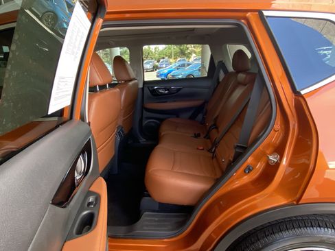 Used 2019 Nissan Rogue SL w/ Premium Package AWD/4WD image 38