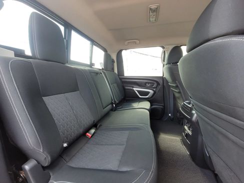 Used 2018 Nissan Titan SV w/ SV Convenience Package AWD/4WD image 14