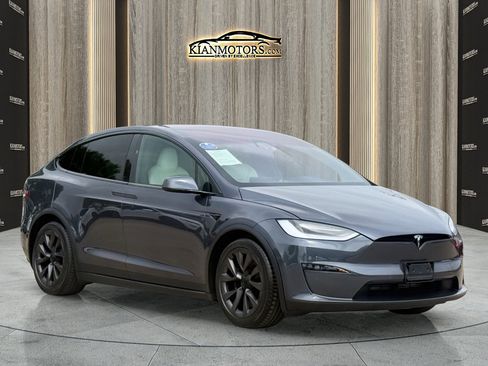 Used 2022 Tesla Model X Plaid AWD/4WD image 2
