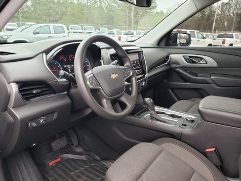 Used 2020 Chevrolet Traverse LS image 27