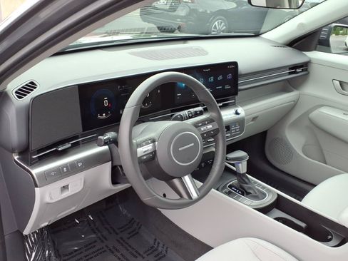Used 2025 Hyundai Kona SEL FWD image 5