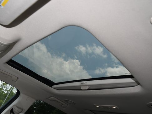 Used 2023 GMC Acadia Denali w/ Denali Technology Package FWD image 7