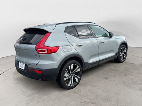 Certified 2025 Volvo XC40 B5 Plus image 5
