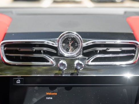 Used 2022 Bentley Bentayga image 43