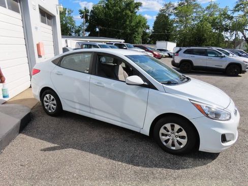 Used 2017 Hyundai Accent SE FWD image 4