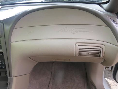 Used 2001 Ford Mustang GT RWD image 25