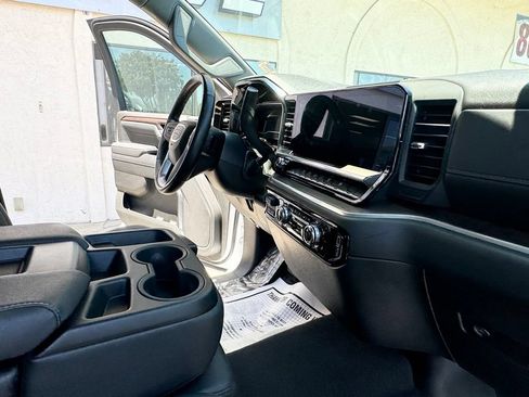 Used 2025 GMC Sierra 1500 SLT AWD/4WD image 21