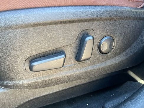 Used 2024 Kia Telluride EX w/ EX Captain's Chair Package image 21