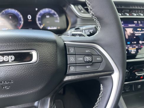 New 2025 Jeep Grand Cherokee Altitude image 37