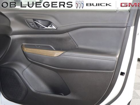 Certified 2023 GMC Acadia SLE w/ Driver Convenience Package FWD image 18