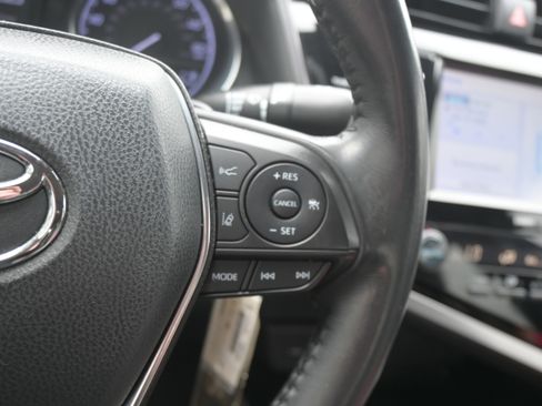 Used 2020 Toyota Camry SE image 19