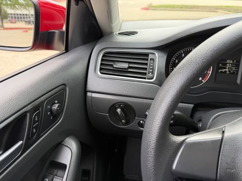 Used 2014 Volkswagen Jetta SE image 23