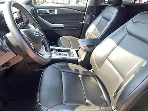 Used 2024 Ford Explorer XLT w/ Equipment Group 202A RWD image 18