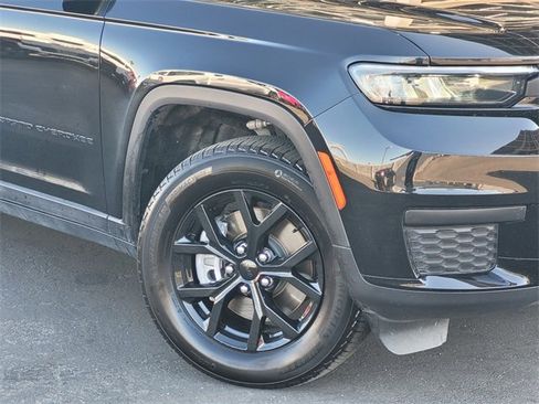 Certified 2024 Jeep Grand Cherokee L Laredo image 3