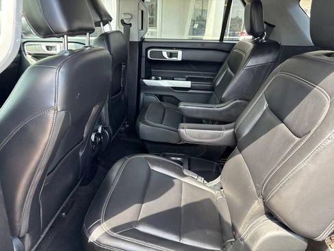 Used 2021 Ford Explorer XLT w/ Equipment Group 202A AWD/4WD image 13