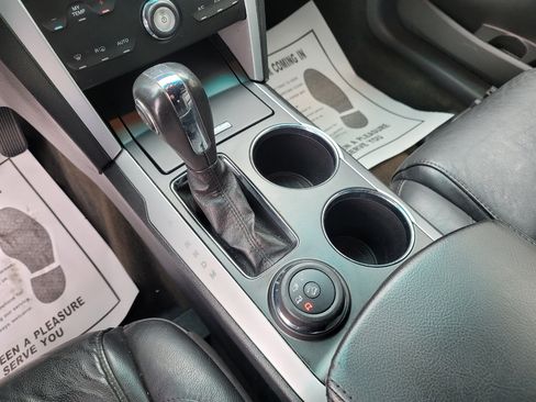 Used 2013 Ford Explorer XLT image 26