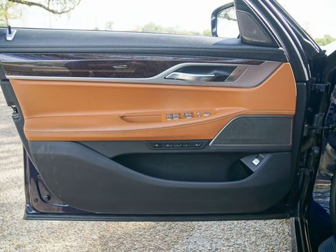 Used 2020 BMW 750i xDrive image 16