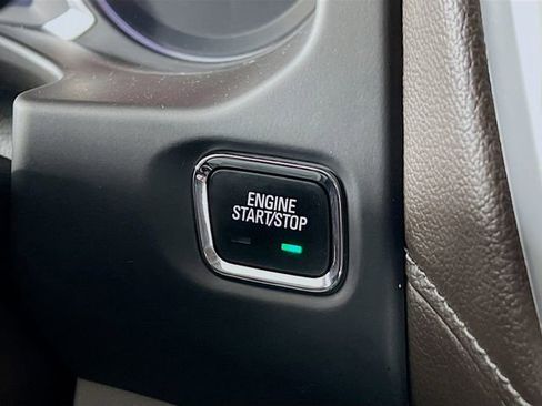 Used 2023 GMC Acadia SLT w/ Preferred Package AWD/4WD image 16