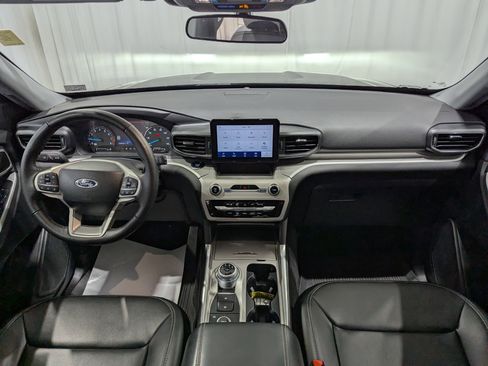 Used 2024 Ford Explorer XLT w/ Equipment Group 202A AWD/4WD image 16