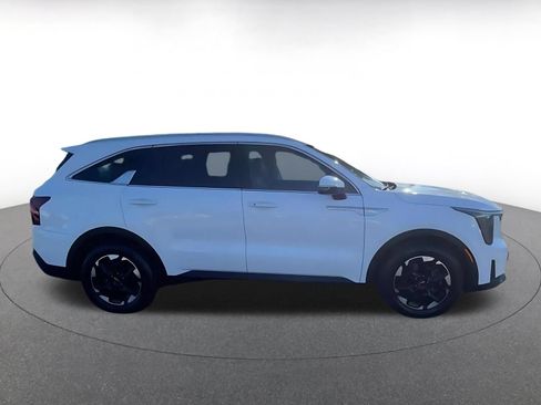 Used 2024 Kia Sorento S FWD image 16